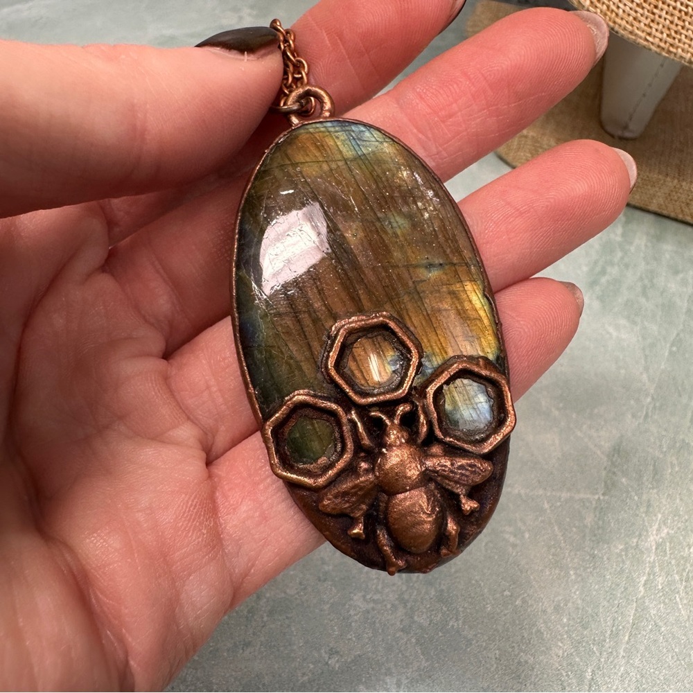 Copper Bee on Large Oval Labradorite Stone Pendant Long Necklace - Picture 3 of 8